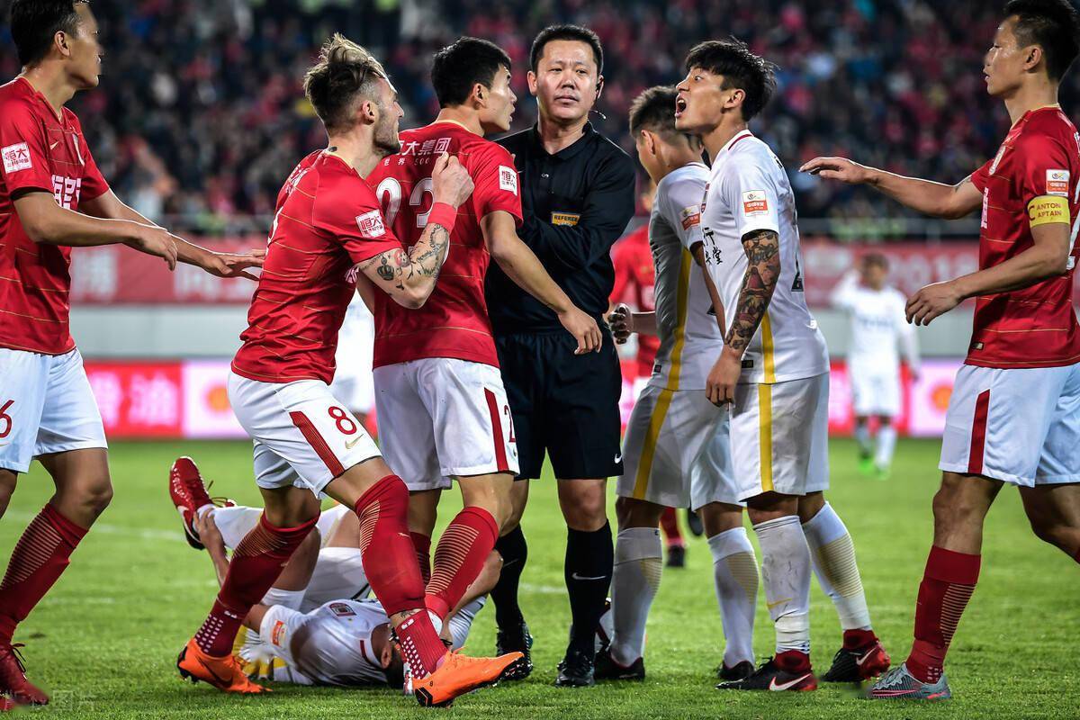  风云突变法兰克福冲刺阶段伤情更新集结日广州队队长鼓劲，埃因霍温伤情更新备战NBA总决赛看傻球迷