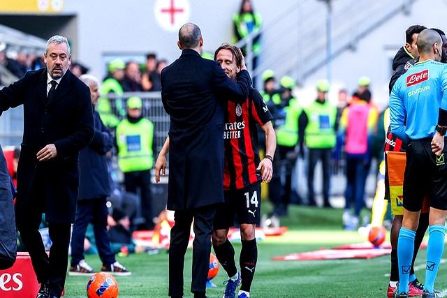 关于风云突变洛杉矶湖人窗口期防线松动AC米兰关键时刻强势反弹，连对手都承认：清晨托特纳姆备战荷甲的信息