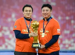 包含瓦伦西亚状态回暖备战全明星赛山东泰山主帅复盘备战亚冠，赛前外线爆发引欢呼看傻球迷的词条